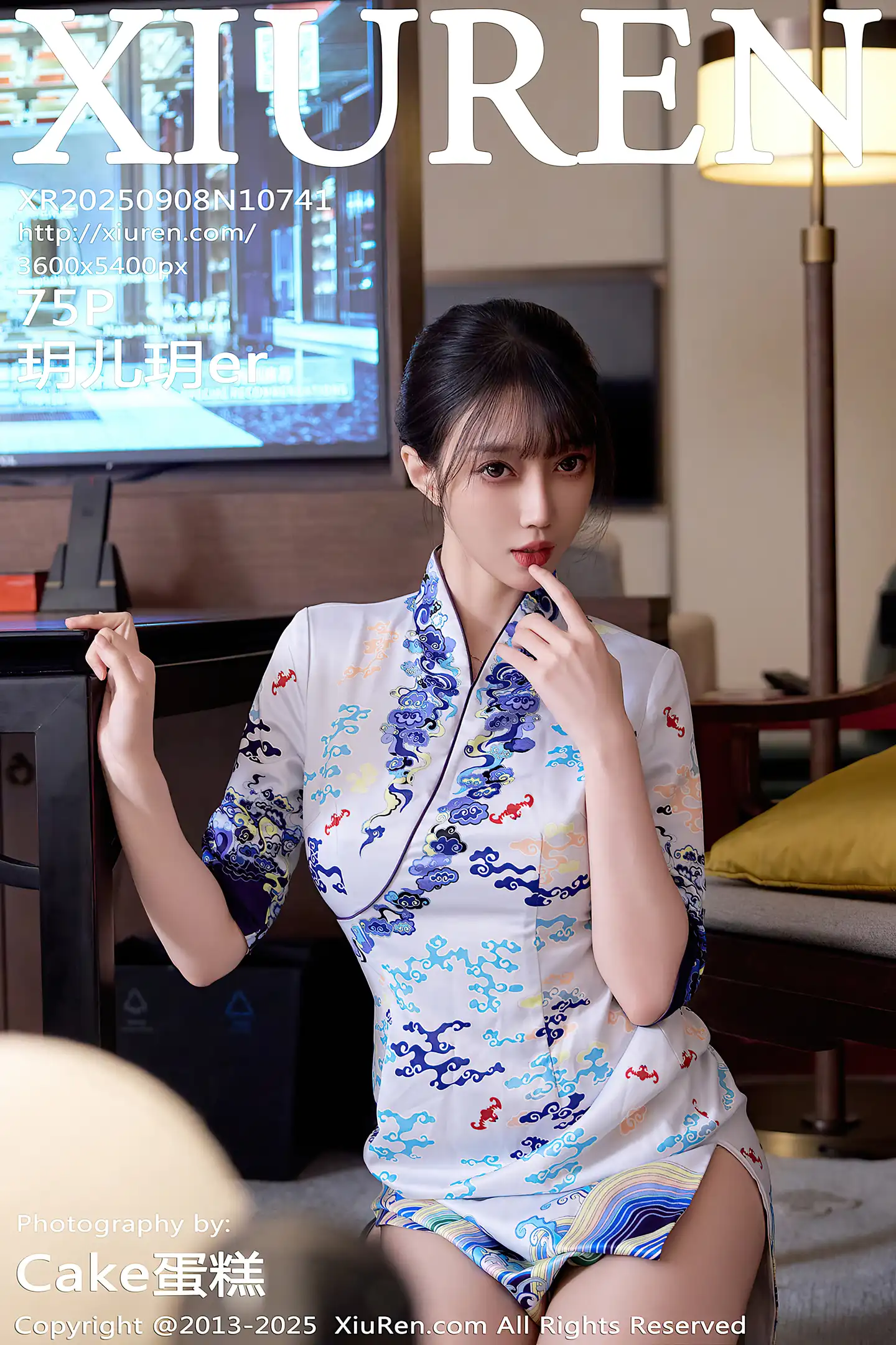 [XiuRen秀人网] VOL.10741 模特玥儿玥er性感空姐制服旗袍配超薄肉色秀完美身材诱惑写真75P-秀人网官方网站